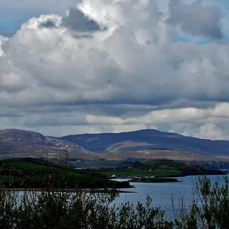 Semesterbostad Serene Bantry Bay Retreat Whiddy Island