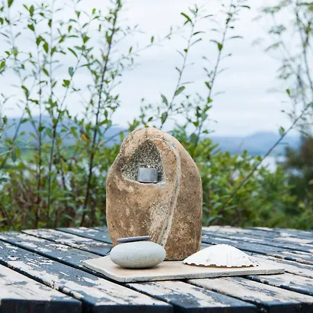 Semesterbostad Serene Bantry Bay Retreat Whiddy Island